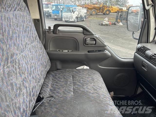 Isuzu NKR300s Entreprenad - Övrigt