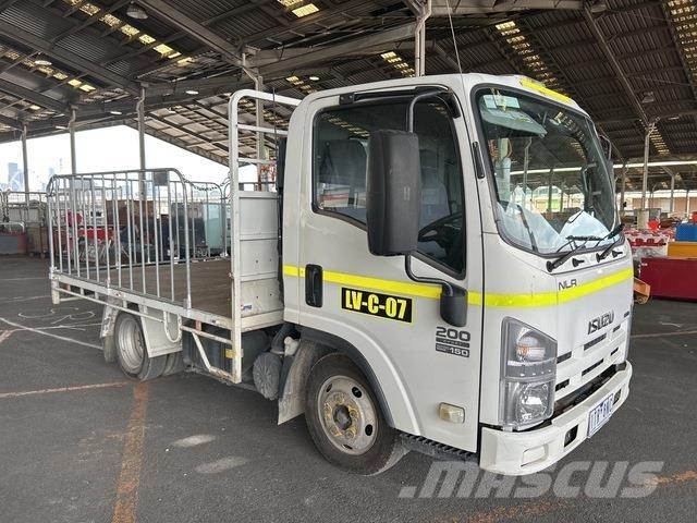 Isuzu NLR Flakbilar