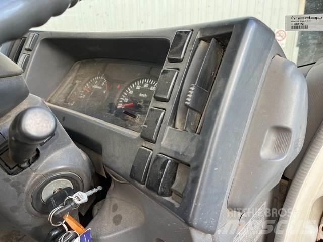 Isuzu NNR 200 Flakbilar