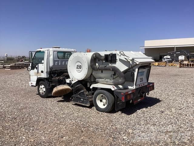 Isuzu NPR Sopmaskiner