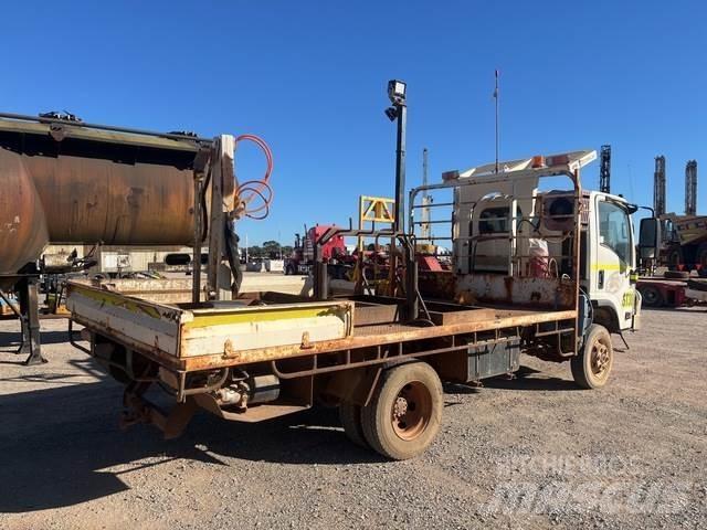 Isuzu NPS 300 Flakbilar