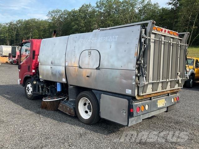 Isuzu NRR Sopmaskiner