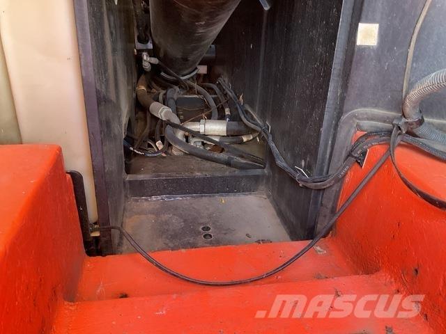 JLG 600AJ Bomliftar