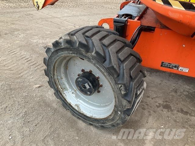 JLG 600AJ Bomliftar
