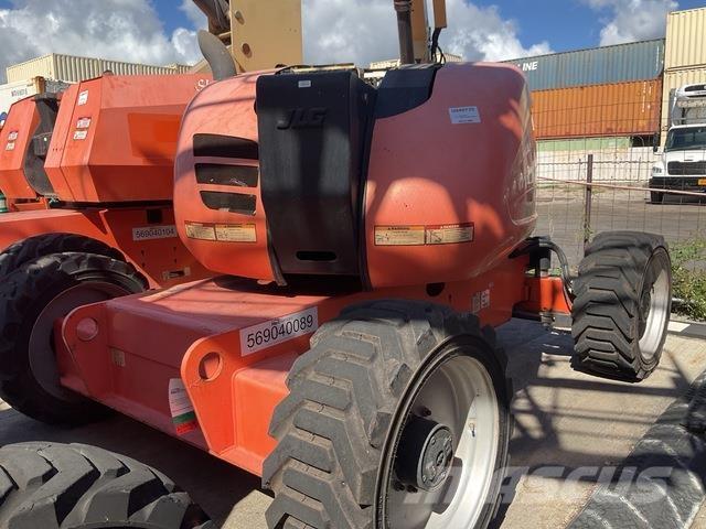 JLG 600AJ Bomliftar