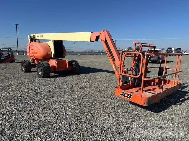 JLG 800AJ Bomliftar