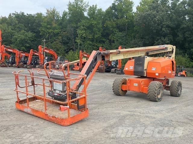JLG 800AJ Bomliftar