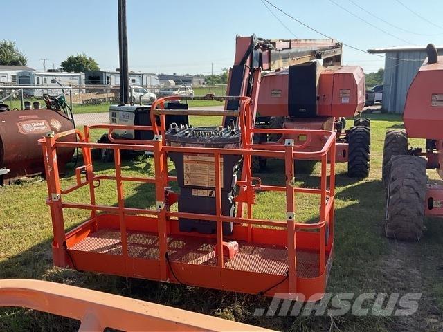 JLG 800AJ Bomliftar