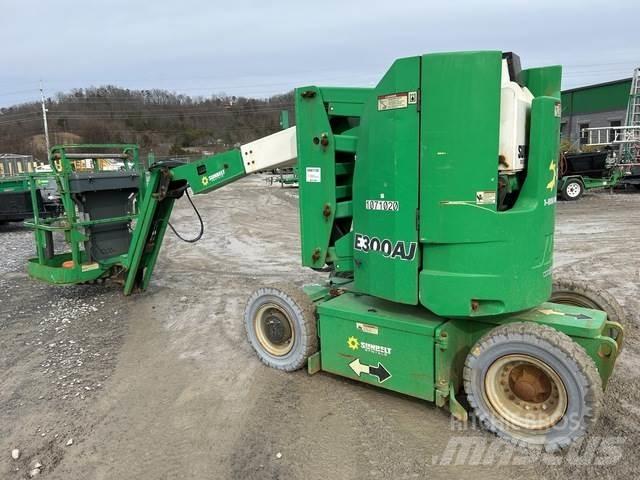 JLG E300AJ Bomliftar