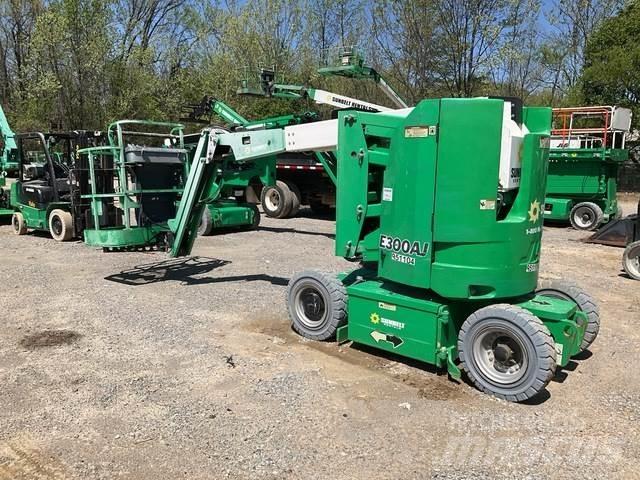JLG E300AJ Bomliftar