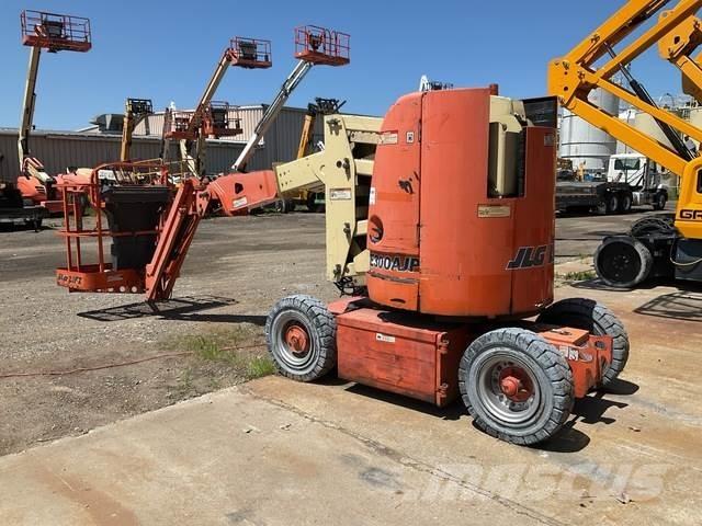 JLG E300AJP Bomliftar