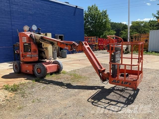 JLG E300AJP Bomliftar