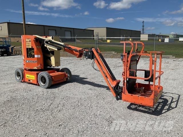 JLG E300AJP Bomliftar