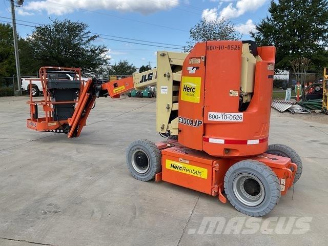 JLG E300AJP Bomliftar