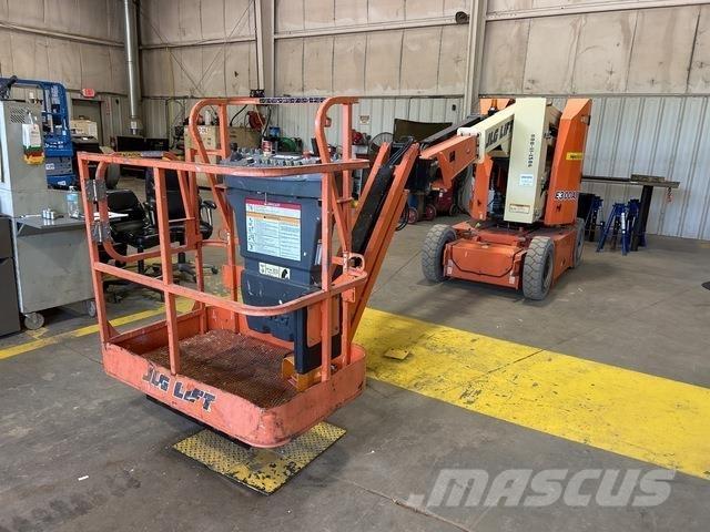 JLG E300AJP Bomliftar