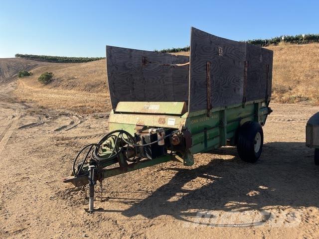 John Deere 450 Fast- och kletgödselspridare