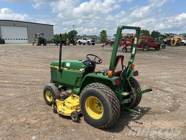 John Deere 770 Kompakttraktorer