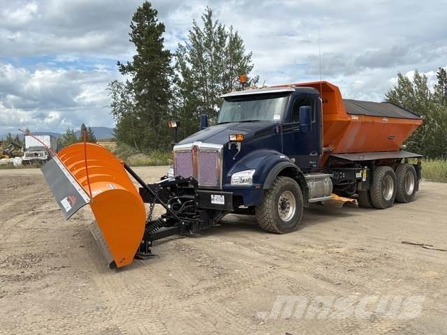 Kenworth T880 Snöblad och plogar