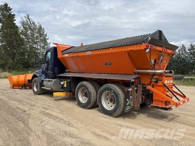 Kenworth T880 Snöblad och plogar