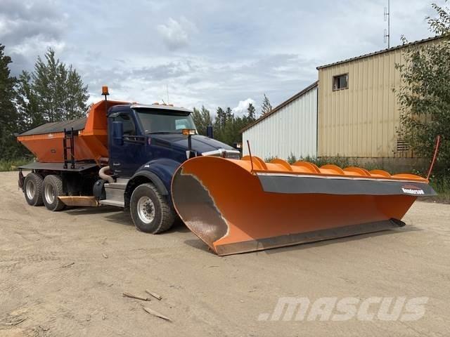 Kenworth T880 Snöblad och plogar