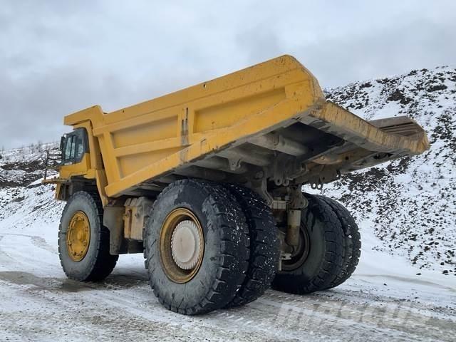 Komatsu 330M Midjestyrd dumper