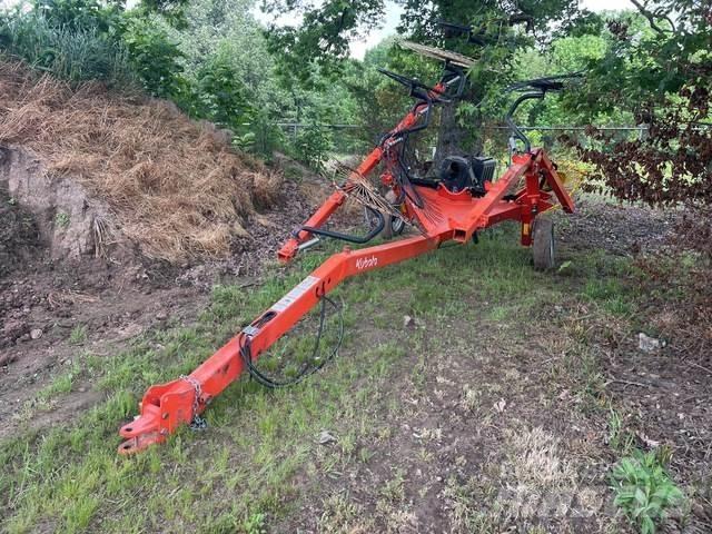 Kubota RA210CR Vändare och luftare