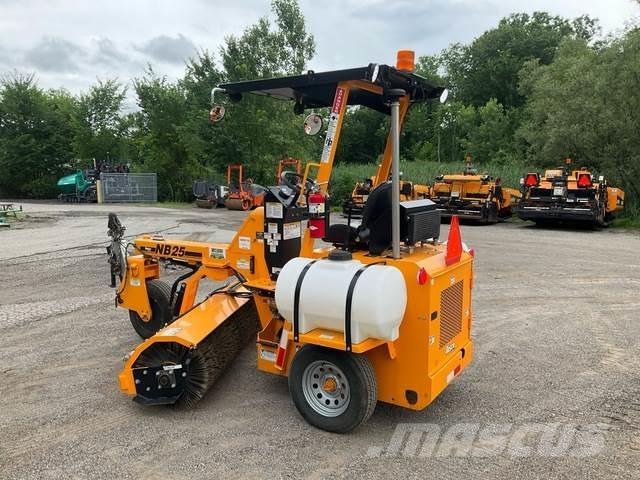 LeeBoy NB25 Inomhus sopmaskiner
