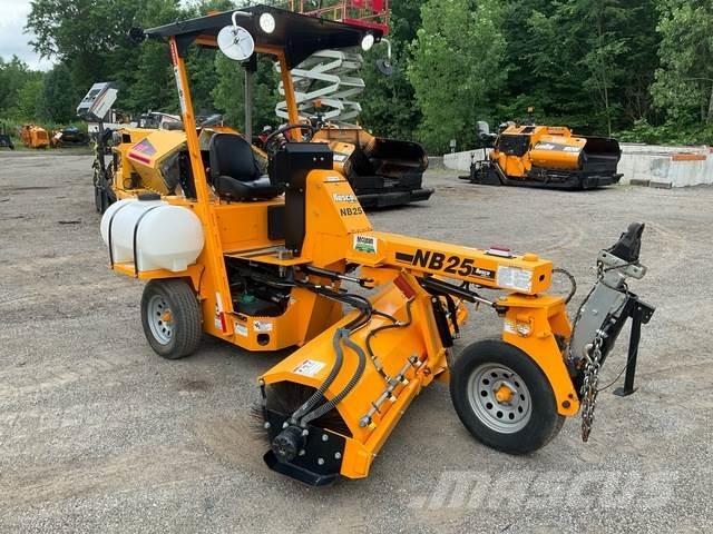 LeeBoy NB25 Inomhus sopmaskiner
