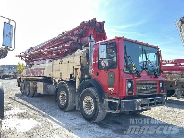 Mack  Lastbilar med betongpump