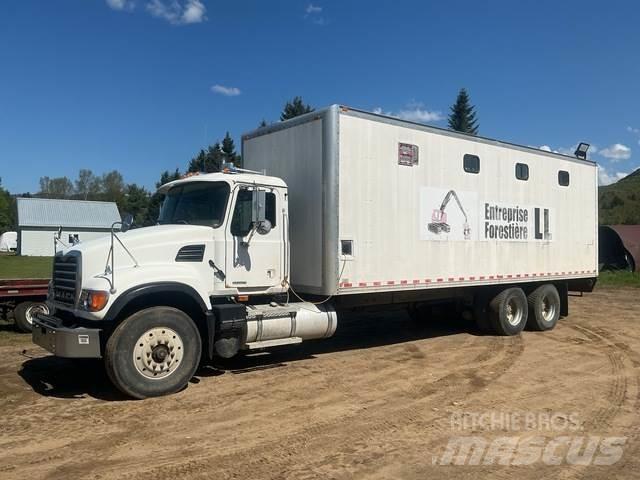 Mack 700 Flakbilar/Pickuper