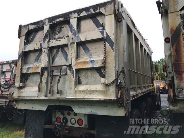 Mack 700 Snöblad och plogar