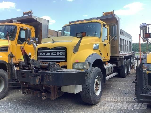 Mack 700 Snöblad och plogar