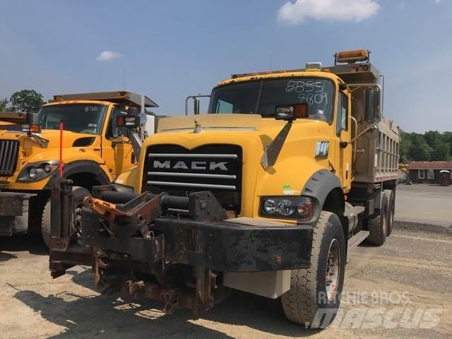 Mack 700 Snöblad och plogar