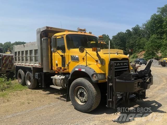 Mack 700 Snöblad och plogar