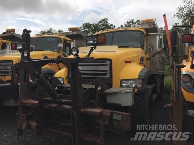 Mack 700 Snöblad och plogar