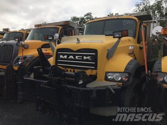 Mack 700 Snöblad och plogar