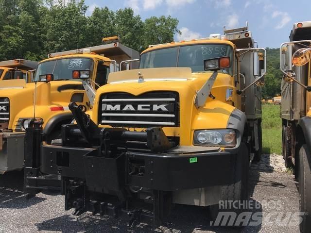 Mack 700 Snöblad och plogar