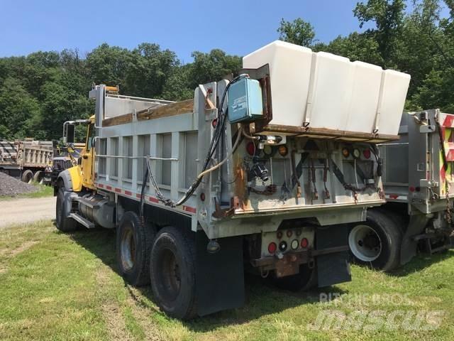 Mack 700 Snöblad och plogar