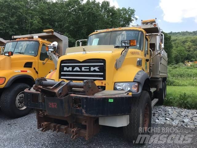 Mack 700 Snöblad och plogar
