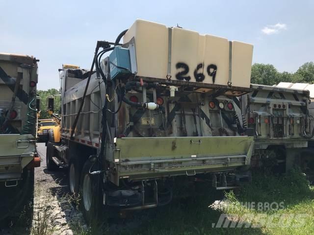Mack 700 Snöblad och plogar
