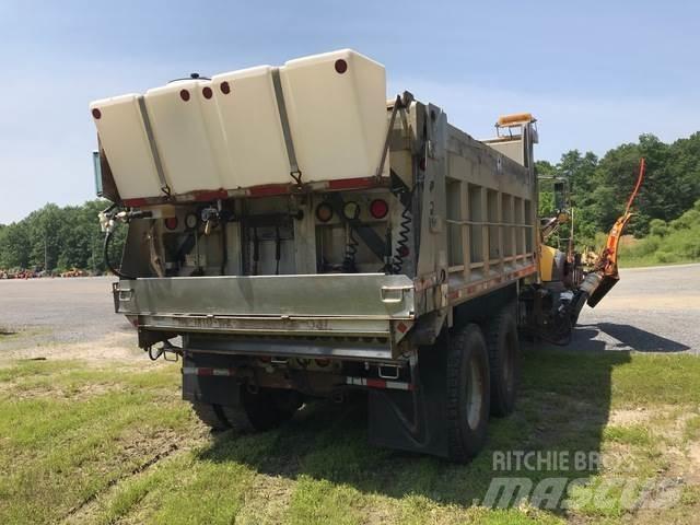 Mack 700 Snöblad och plogar