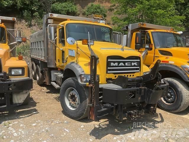 Mack 700 Snöblad och plogar