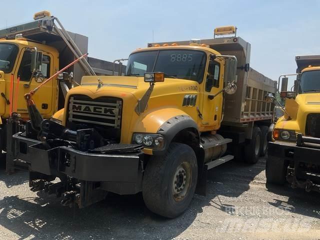 Mack 700 Snöblad och plogar