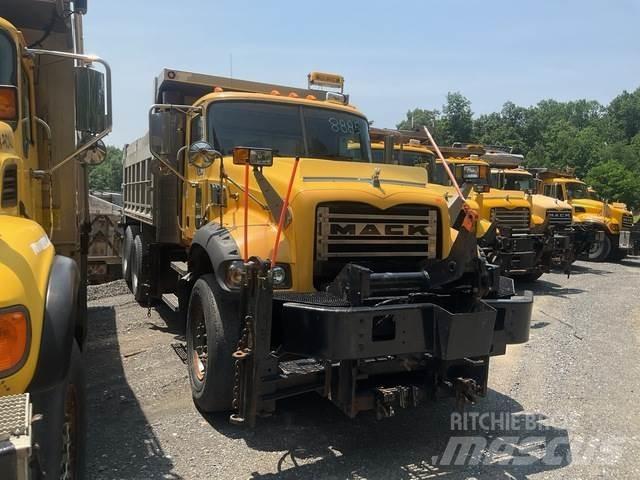 Mack 700 Snöblad och plogar
