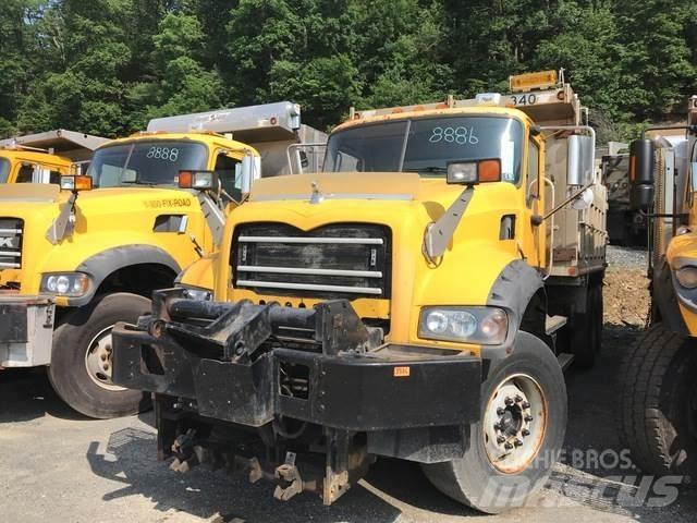 Mack 700 Snöblad och plogar