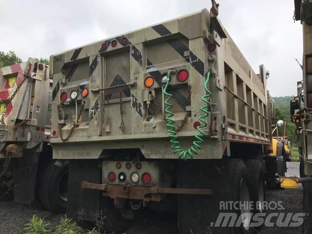 Mack 700 Snöblad och plogar