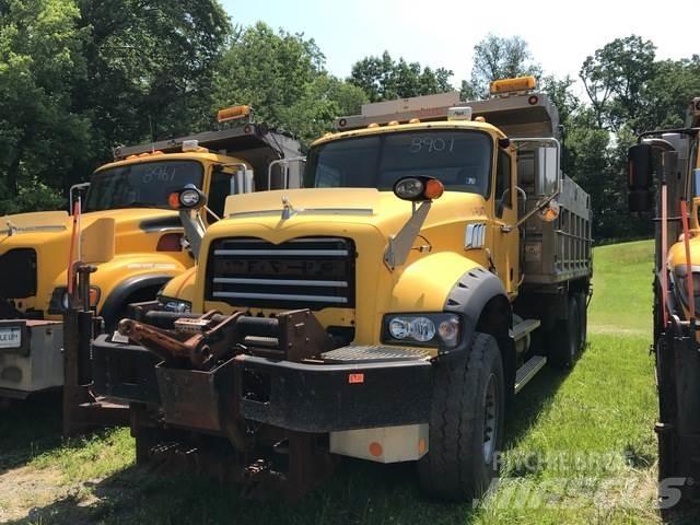Mack 700 Snöblad och plogar
