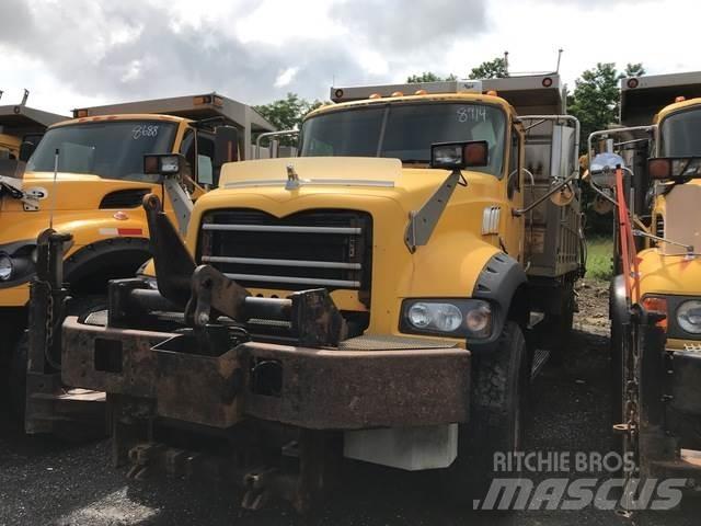 Mack 700 Snöblad och plogar