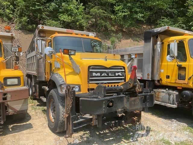 Mack 700 Snöblad och plogar