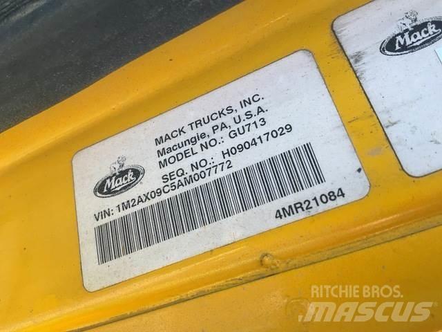 Mack 700 Snöblad och plogar